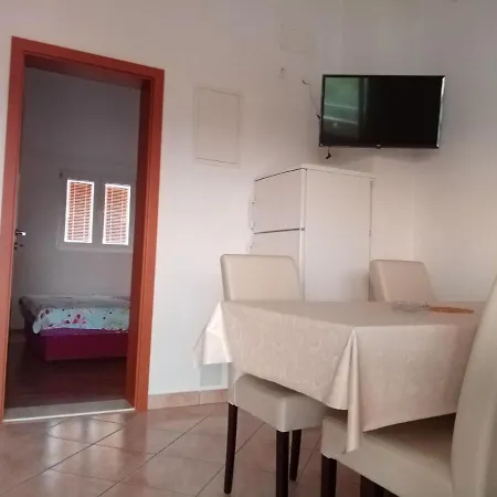 Apartman Kristina Sa Dvije Sobe Biograd Na Moru Exterior photo