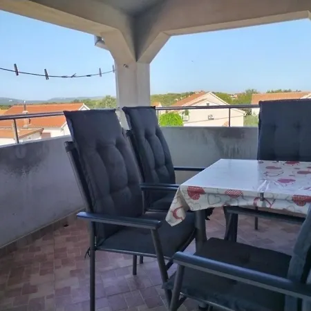 Apartman Kristina Sa Dvije Sobe Biograd Na Moru Exterior photo