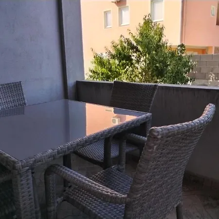 Apartman Kristina Sa Dvije Sobe Biograd Na Moru Exterior photo
